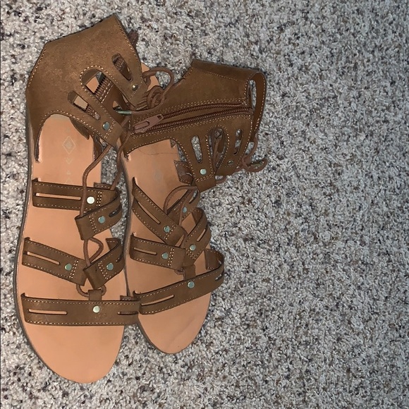 laced brown comfy sandals. - Picture 2 of 4
